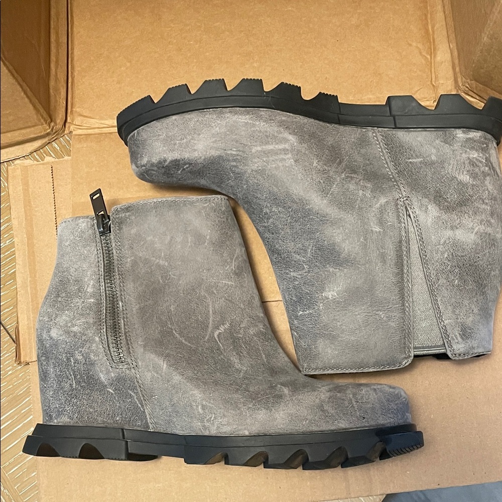 Sorel Gray/Taupe Wedge Ankle Boots NWOT